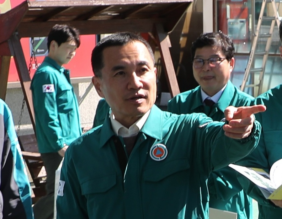 ▲ 김진태 강원특별자치도지사가 중동 전쟁 여파에 따른 국제유가상승으로 도민 생활비 부담이 커짐에 따라 도내 주유소를 방문해 현장 실태를 점검했다. ⓒ강원특별자치도