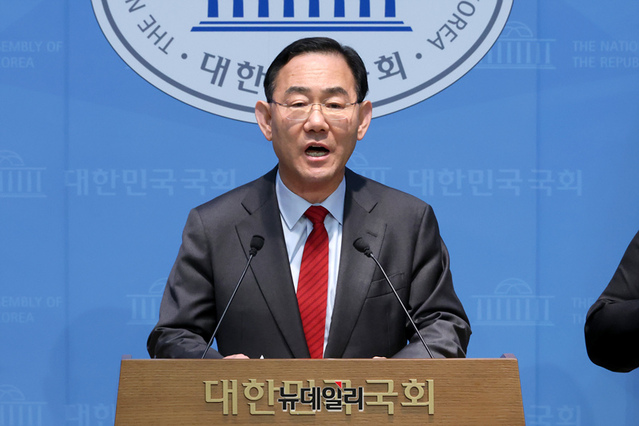 ▲ 국민의힘 6·3 지방선거 대구시장 후보 경선에서 공천 배제(컷오프)된 주호영 국회부의장이 8일 오전 국회 소통관에서 기자회견을 하고 있다. ⓒ이종현 기자