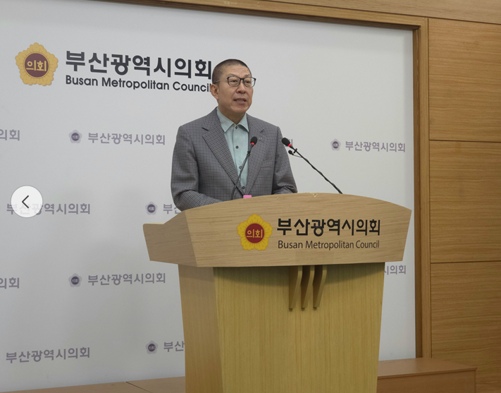 ▲ 박형준 부산시장이 8일 부산시의회 브리핑룸에서 기자회견을 열고 보수 세력의 결집을 호소하고 있다.ⓒ변진성 기자