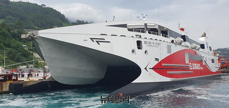 ▲ 울릉도와 포항을 오가는 엘도라도 익스프레스호.ⓒ뉴데일리
