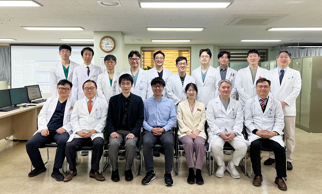 ▲ 일본주관절학회 트래블링 펠로우 연수단이 지난달 26일 세명기독병원 정형성형병원 류인혁 원장 등 의료진과 함께 기념촬영을 했다.ⓒ세명기독병원