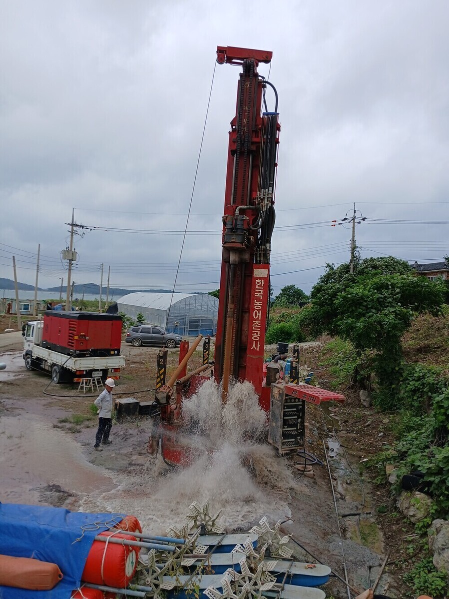 ▲ 한국농어촌공사 전남지역본부는 상시화된 기후위기와 극한 가뭄에 대비하여 농어촌의 핵심 대체 수원이자 생명수인 지하수를 안정적으로 관리하기 위한 ‘2026년 지하수자원관리사업’에 본격 착수ⓒ한국농어촌공사 전남지역본부 제공