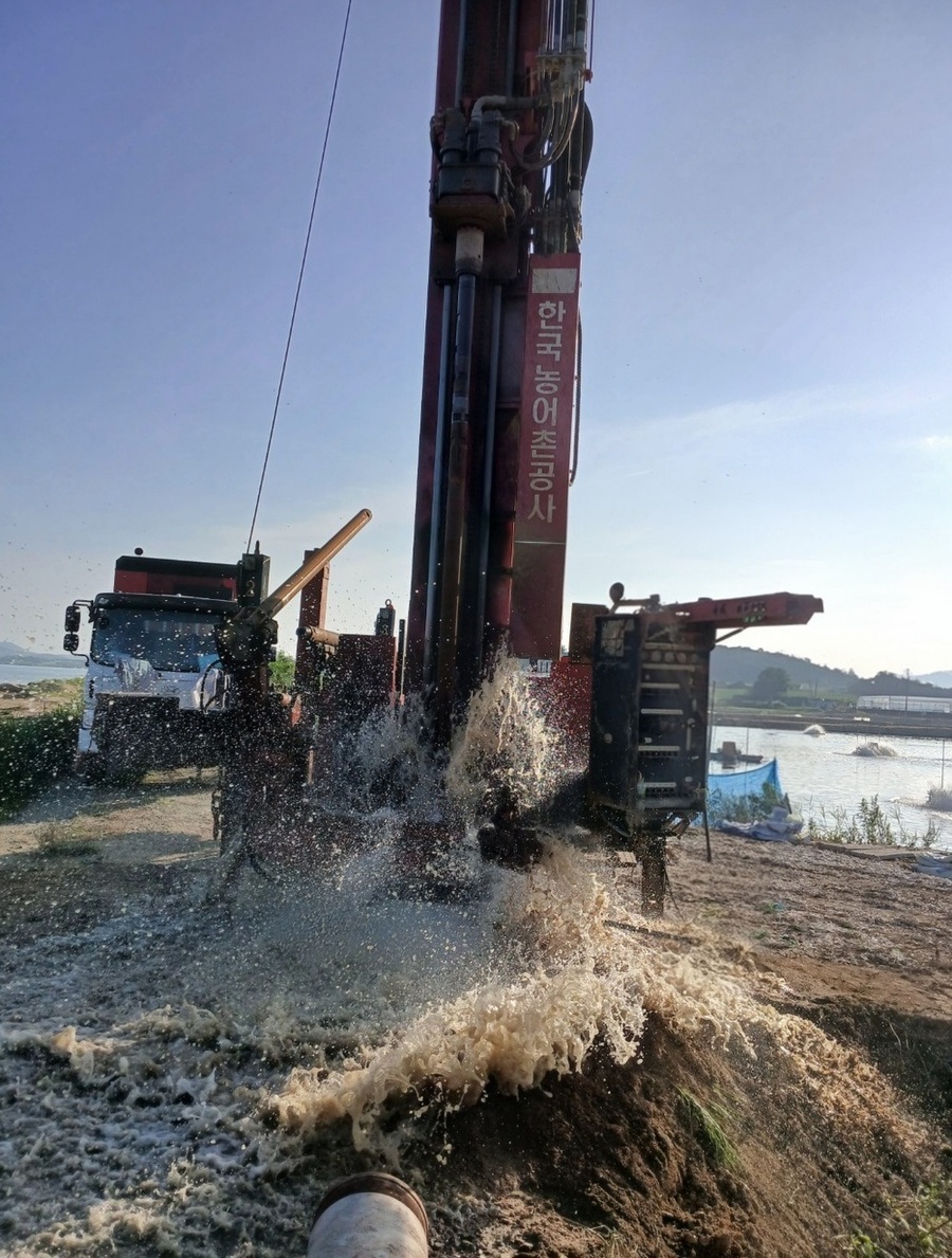 ▲ 한국농어촌공사 전남지역본부는 상시화된 기후위기와 극한 가뭄에 대비하여 농어촌의 핵심 대체 수원이자 생명수인 지하수를 안정적으로 관리하기 위한 ‘2026년 지하수자원관리사업’에 본격 착수ⓒ한국농어촌공사 전남지역본부 제공