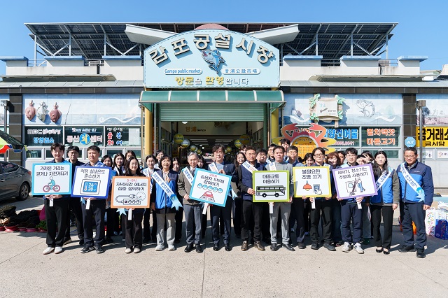 ▲ 월성원자력본부는 8일 경주시 감포읍 감포공설시장 장날을 맞아 ‘자원안보 위기 극복 동참 에너지 절약 캠페인’을 실시했다.ⓒ월성본부