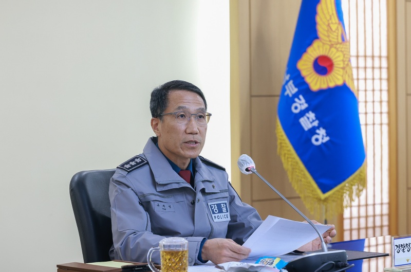 ▲ 유재성 경찰청장 직무대행이 8일 경기남부경찰청을 찾아 허위·조작 정보에 대한 강력한 대응을 지시하고 있다. ⓒ경찰청 제공