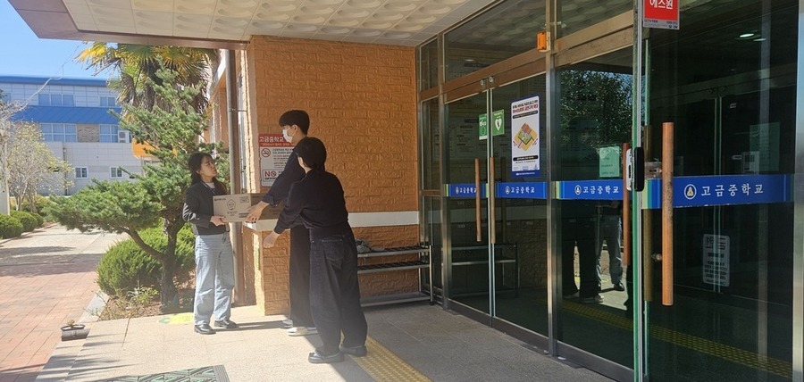 ▲ 완도군장애인복지관, 지역 청소년 위해 생리대 전달ⓒ완도군장애인복지관 제공