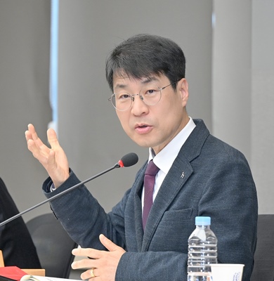 ▲ 김정기 대구시장 권한대행은 “국회에서 추경안이 확정되는 즉시 피해기업과 시민들이 체감할 수 있도록 신속집행을 위한 사전준비에 철저를 기해달라”고 강조했다.ⓒ대구시