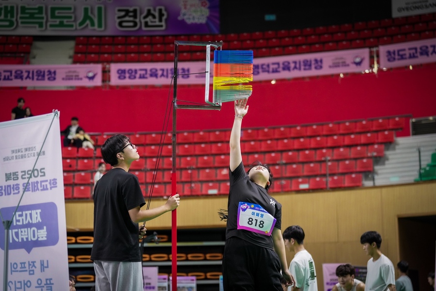 ▲ 경북교육청은 학생 선수의 학습권 보장을 강화하고 학교 현장의 자율적인 교육 환경 조성을 돕기 위해 ‘학생 선수 학습권 보장 프로그램 공모사업’을 추진한다(2025 경북 학교체육 한마당 모습).ⓒ경북교육청