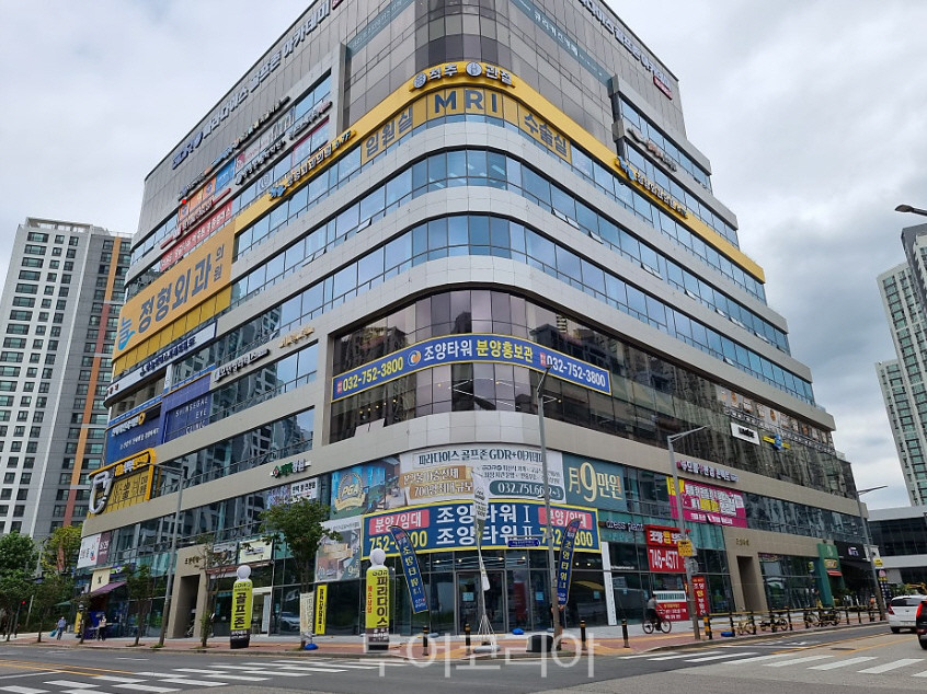 ▲ 인천 중구 세번째 골목형상점가 조양타워 ⓒ인천 중구 제공