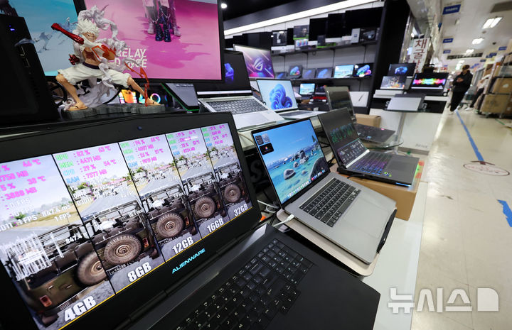 ▲ 서울 용산구 선인상가 컴퓨터 매장에 노트북이 진열돼 있다.ⓒ뉴시스