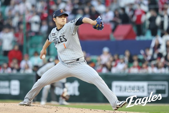 ▲ 한화 문동주가 리그 1위 SSG를 상대로 시즌 첫 승을 일궈냈다.ⓒ한화 이글스 제공