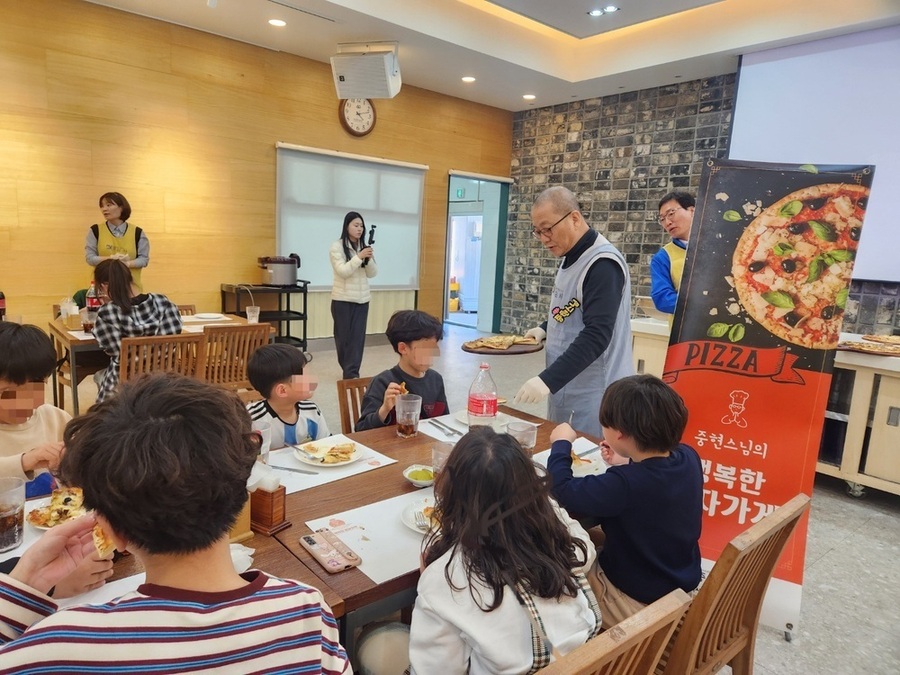 ▲ 광주 동구,‘중현스님과 함께하는 행복한 피자파티’를 연중 운영ⓒ광주광역시 동구청 제공