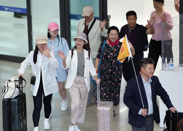 ▲ 인천국제공항을 통해 입국하는 중국인 관광객 모습.ⓒ뉴시스