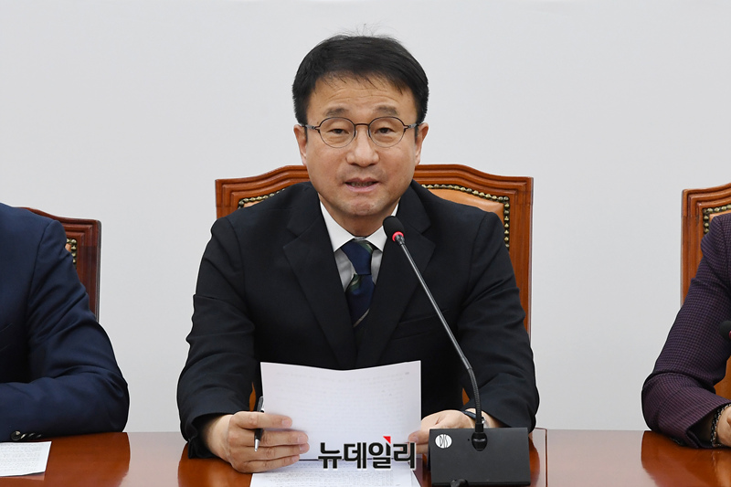 ▲ 한병도 더불어민주당 원내대표가 9일 국회에서 열린 정책조정회의에서 발언을 하고 있다. ⓒ이종현 기자