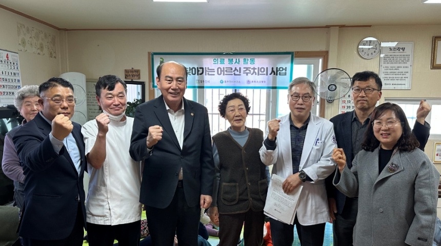 ▲ 7일 로하스요양병원에서 동두천시의‘찾아가는 어르신 주치의 사업’의료봉사가 이뤄졌다 ⓒ동두천시 제공