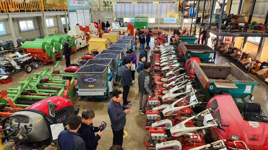 ▲ 함평군 농업기술센터 불용 임대농기계 현장 공매 모습ⓒ함평군 제공