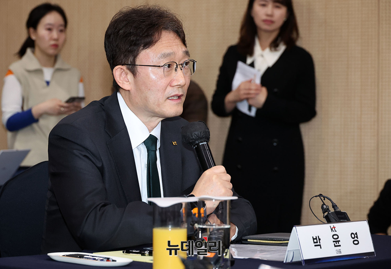 ▲ 박윤영 KT 대표이사가  9일 서울 강남구 한국과학기술회관에서 열린 배경훈 부총리 겸 과학기술정보통신부 장관과 통신3사 CEO 간담회에서 발언하고 있다.ⓒ정상윤 기자