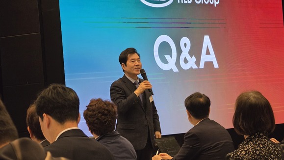 ▲ 김태한 HLB그룹 바이오 총괄 회장이 9일 서울시 영등포구 중기중앙회에서 열린 HLB그룹 주주간담회에서 발언하고 있다. ⓒ조희연 기자