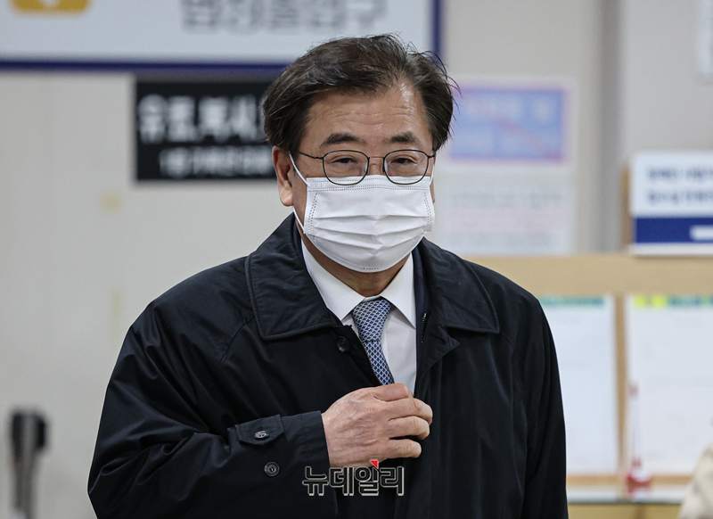 ▲ 서해 피격 사건 은폐 시도 및 월북몰이 혐의를 받는 서훈 전 청와대 국가안보실장 9일 오후 서울 서초구 서울고등법원에서 열린 공판에 출석하고 있다. ⓒ정상윤 기자
