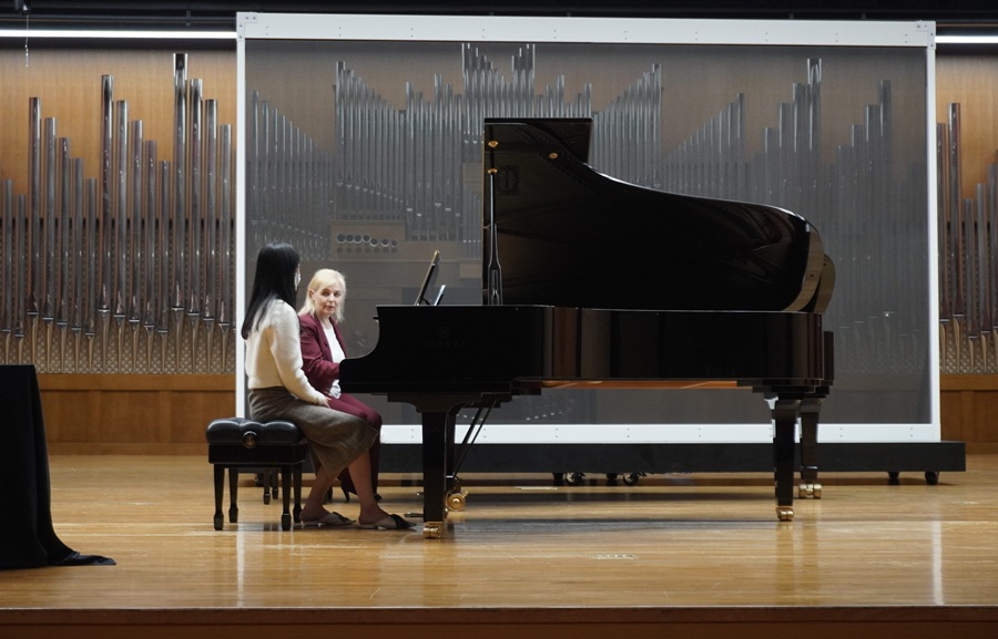 ▲ 서울사이버대 차이콥스키홀에서 진행된 폴란드 쇼팽음악원 요안나 와브리노비치-유스트 교수의 마스터클래스 모습.ⓒ서울사이버대