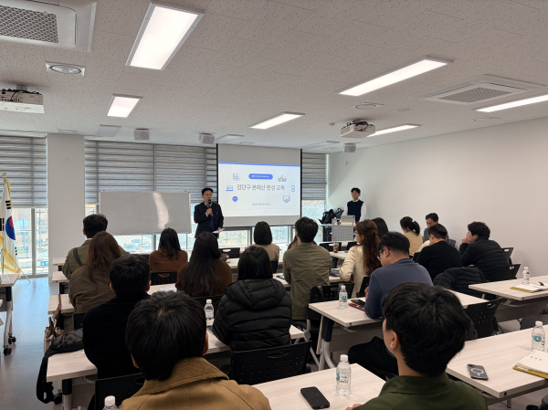 ▲ 인천 서구는 지난 8일 마전동행정복지센터에서 직원들을 대상으로 ‘행정체제 개편에 따른 검단구 본예산 편성 교육’을 실시했다. ⓒ인천 서구 제공