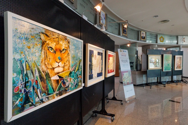 ▲ 움직이는 미술관 박상희의 ‘호랑이 나들이’ⓒ화성시의회 제공