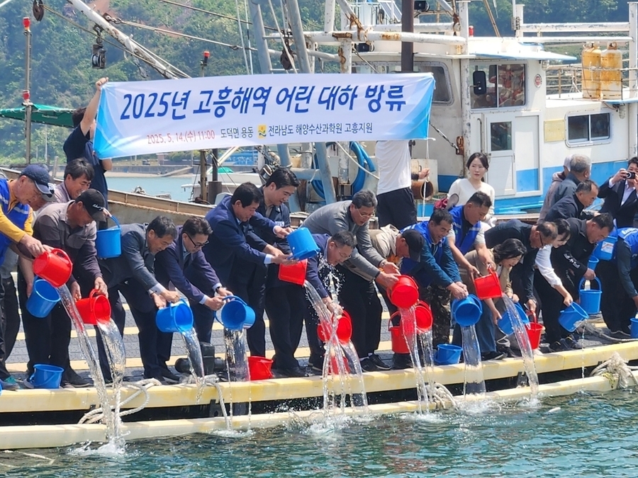 ▲ 대하 방류ⓒ전라남도 제공