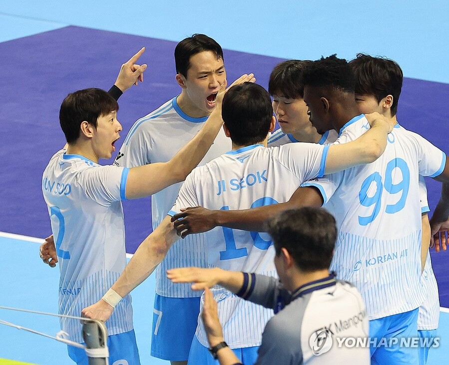 ▲ 대한항공이 현대캐피탈을 꺾고 2년 만에 프로배구 정상에 올랐다.ⓒ연합뉴스 제공