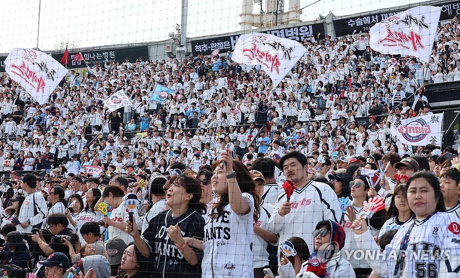 ▲ 프로야구가 개막 55경기, 14일 만에 100만 관중을 돌파했다.ⓒ연합뉴스 제공