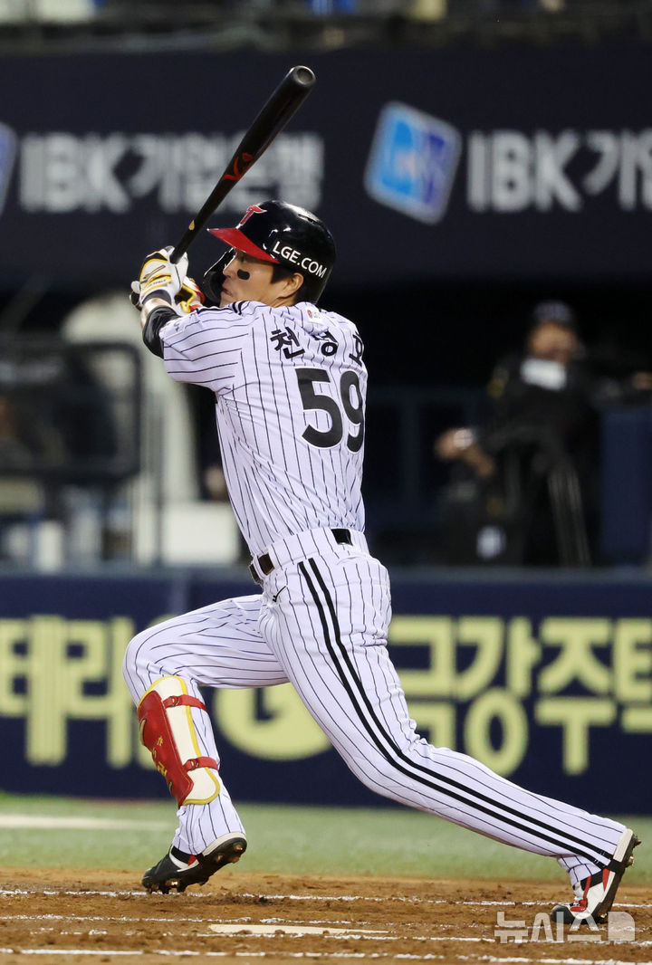 ▲ 천성호가 맹타를 휘두른 LG가 SSG를 잡고 5연승을 달렸다.ⓒ뉴시스 제공