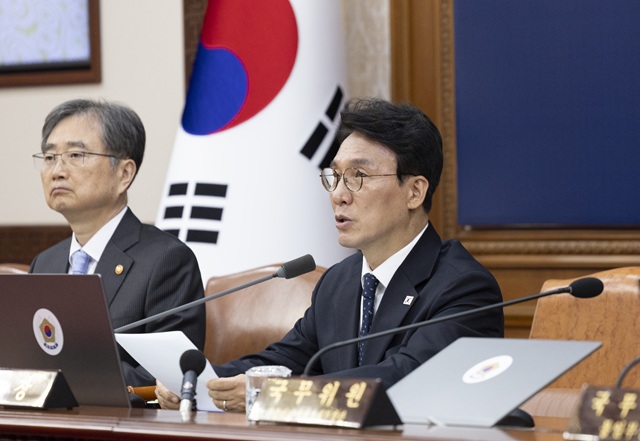 ▲ 김민석 국무총리가 11일 오전 서울 종로구 정부서울청사에서 열린 임시국무회의에서 모두발언을 하고있다.ⓒ뉴시스