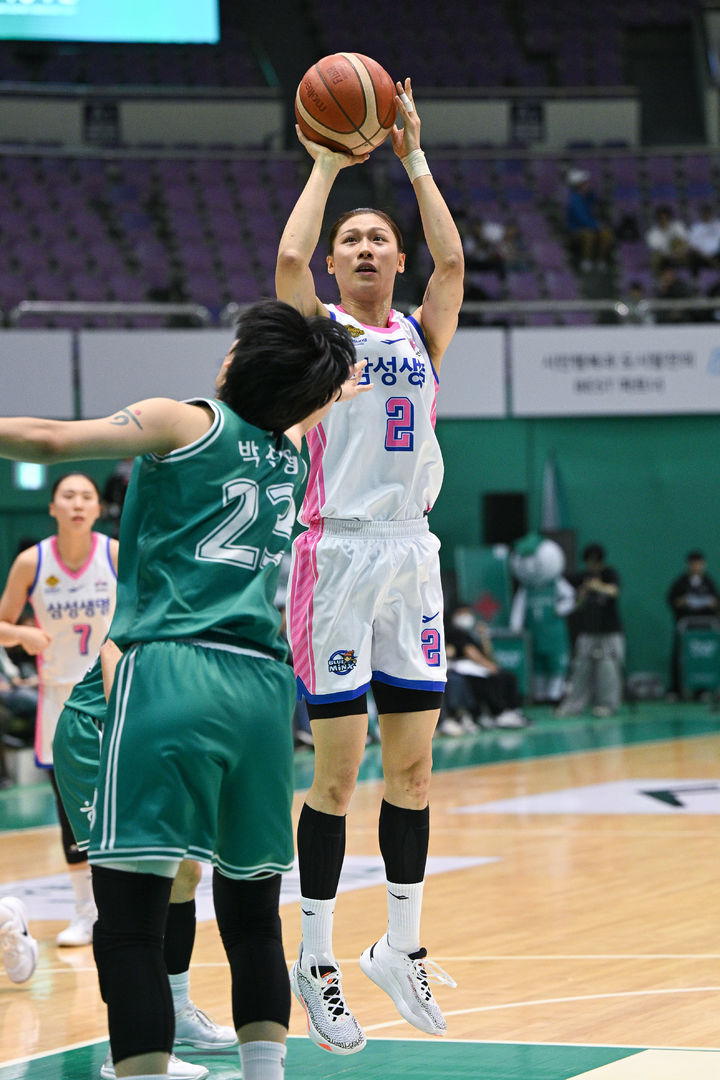 ▲ 삼성생명이 PO 2차전에서 하나은행을 꺾고 승부를 원점으로 돌렸다.ⓒWKBL 제공