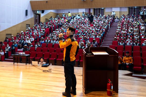 ▲ 울릉군은 4월 9일~10일 양일간 읍‧면별로 어르신들의 활기차고 건강한 노후생활 지원을 위한 ‘2026년 노인일자리 사업 발대식 및 안전교육’을 실시했다고 밝혔다. ⓒ울릉군