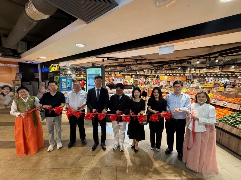 ▲ 동남아에서 신품종 딸기 홍보 모습.ⓒ충남도