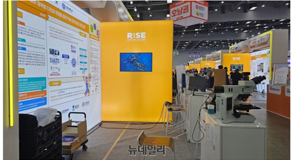 ▲ 25년 10월 대구 '2025 산학협력 EXPO' 박람회에 참가한 한 지역대의 '썰렁한 부스'ⓒ뉴데일리 DB
