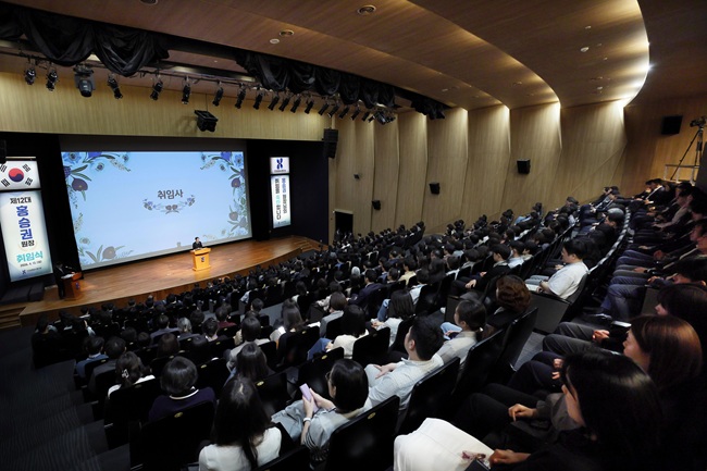 ▲ 홍승권 서울대 보건대학원 보건학과 겸임교수가 건강보험심사평가원 제12대 원장에 취임했다. ⓒ심평원