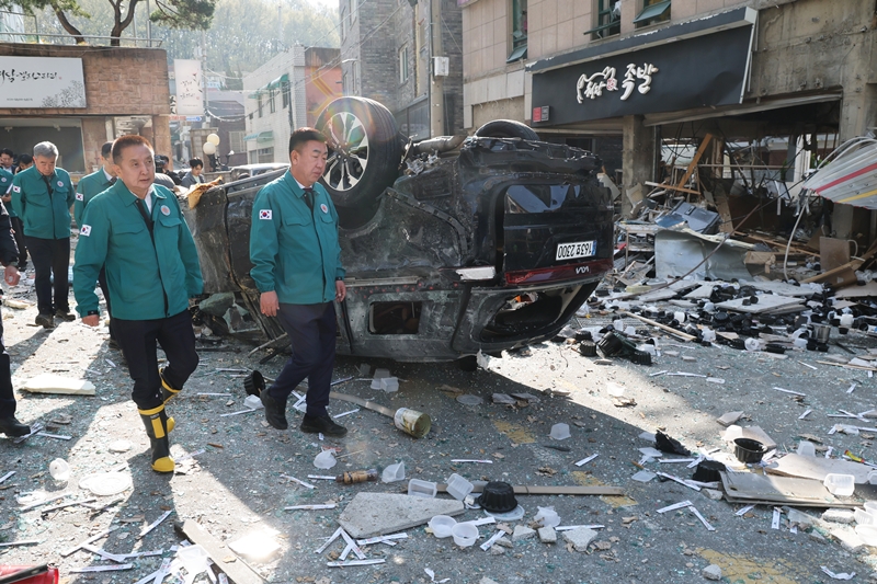 '봉명동 가스폭발' 현장 찾은 김영환 지사 "부상 치료·주민 안전 확보 최우선"
