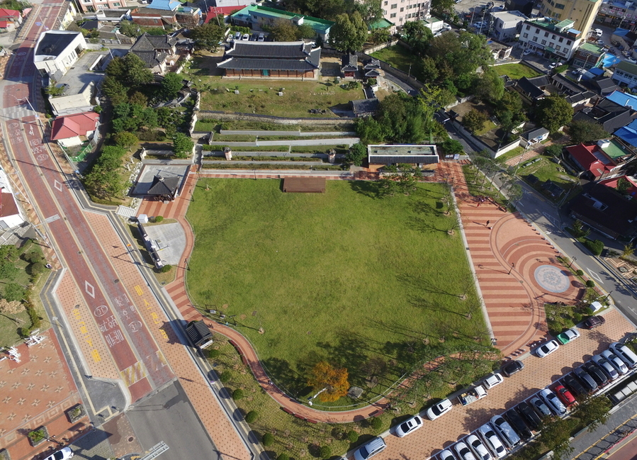 ▲ 오는 6월 미디어아트가 설치될 용흥궁공원과 대한 강화성당 전경 ⓒ인천 강화군 제공