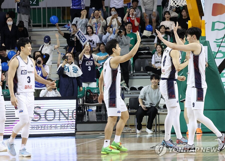▲ KCC가 6강 PO 1차전에서 DB를 잡았다.ⓒ연합뉴스 제공