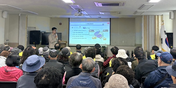 ▲ 13일 갈마1동 행정복지센터에서 진행된 노인일자리 참여자 안전교육 장면.ⓒ서구