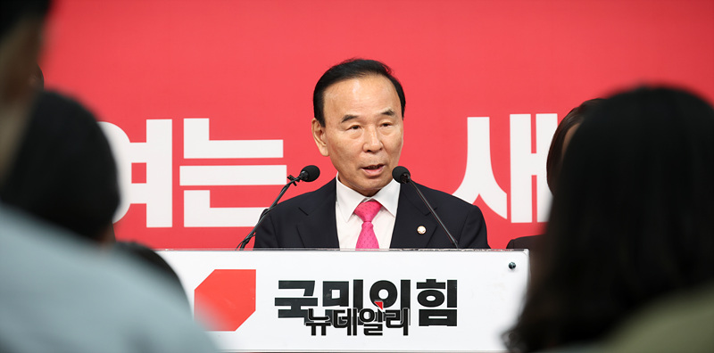 ▲ 박덕흠 국민의힘 공천관리위원장이 14일 서울 여의도 국민의힘 중앙당사에서 경선 결과를 발표하고 있다. ⓒ서성진 기자