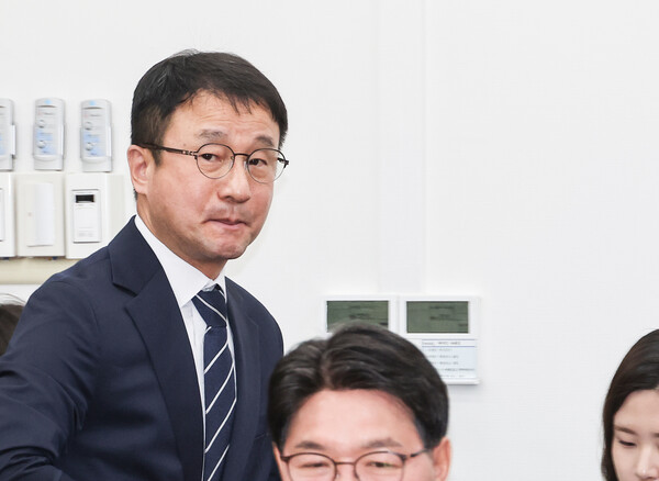 ▲ 한병도 더불어민주당 원내대표가 14일 국회에서 열린 원내대책회의에 입장하고 있다. ⓒ연합뉴스