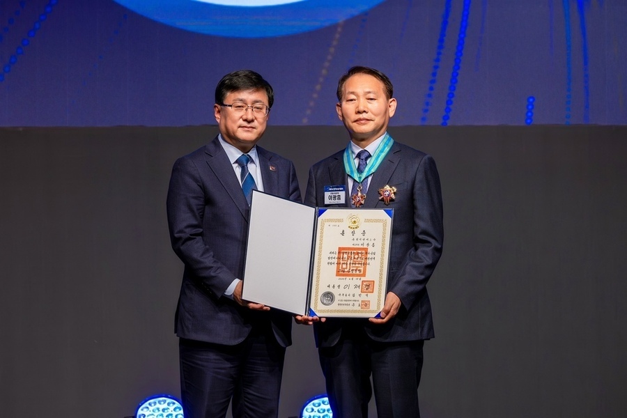 ▲ 이광흠 유원ENF㈜ 대표이사 은탑산업훈장 수훈ⓒ장흥군 제공