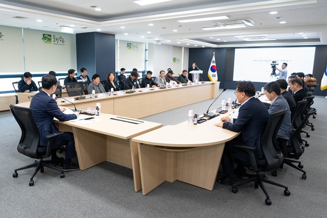 ▲ 강릉시가 14일 김상영 권한대행을 비롯한 관계 부서장과 농업인 단체장 등이 참석한 가운데 '농업기술센터 청사 신축 기본 및 실시설계용역 착수보고회'를 개최했다. ⓒ강릉시