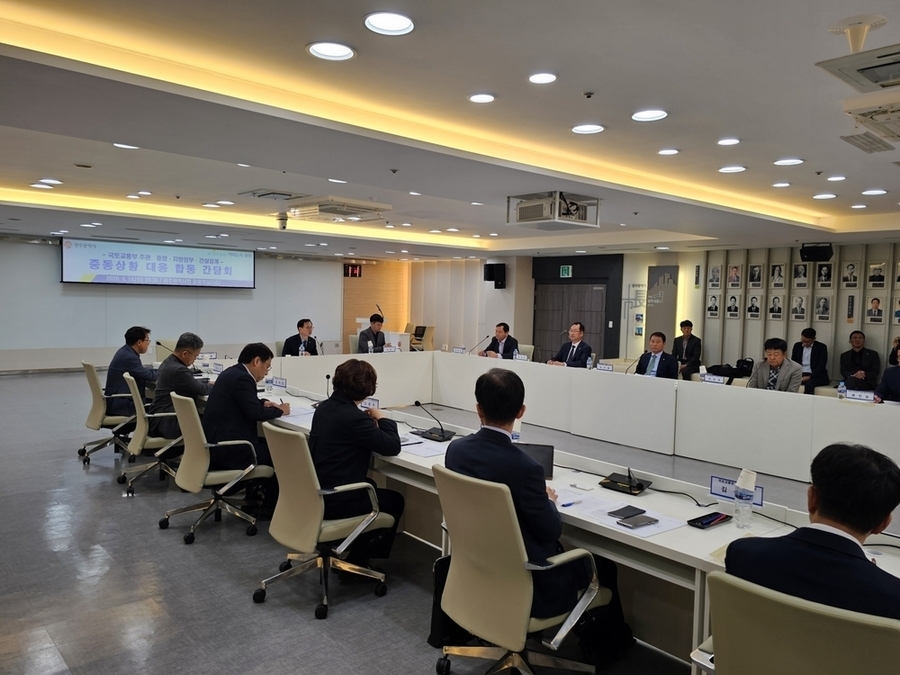 ▲ 고광완 광주광역시장 권한대행이 14일 시청 중회의실에서 열린 ‘중앙·지방정부-건설업계 중동상황 대응 합동 간담회’에 참석해 인사말을 하고 있다.ⓒ광주광역시 제공