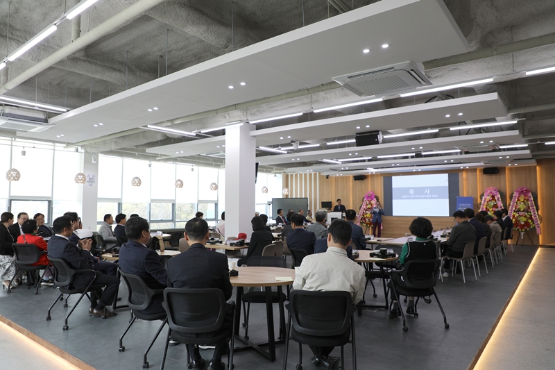 ▲ 14일 교내 다온관에서 진행된 충북보건과학대학교 '제1기 파크골프 최고위 과정' 입학식. ⓒ충북보건과학대