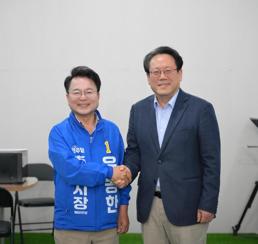 ▲ 14일 육동한 춘천시장 예비후보와 원선희 전 예비후보가 정책 연대를 선언했다. ⓒ육동한 후보 캠프 제공