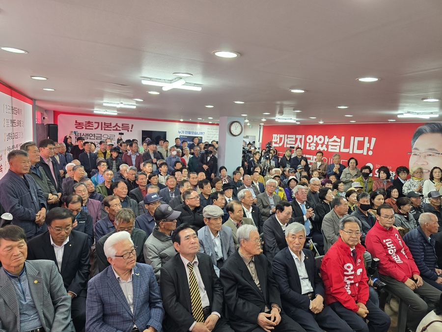 ▲ 오도창 예비후보는 14일 영양읍에 마련된 선거사무소에서 주요 인사와 지지자들이 참석한 가운데 개소식을 개최했다.ⓒ오도창 예비후보실