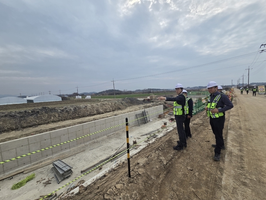 ▲ 한국농어촌공사 전남지역본부는 지역 주민의 생명과 안전을 보호하기 위해 저수지 및 방조제를 대상으로 한 ‘중대시민재해 예방 사전 위험성 평가’에 총력을 기울이고 있다.ⓒ한국농어촌공사 전남지역본부 제공