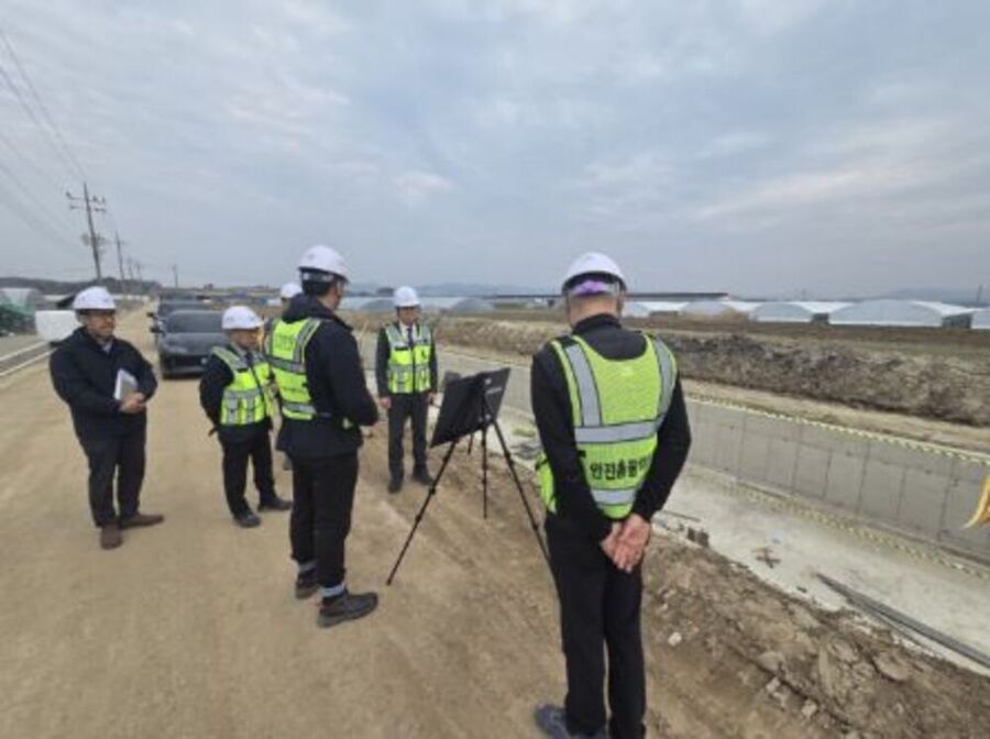 ▲ 한국농어촌공사 전남지역본부는 지역 주민의 생명과 안전을 보호하기 위해 저수지 및 방조제를 대상으로 한 ‘중대시민재해 예방 사전 위험성 평가’에 총력을 기울이고 있다.ⓒ한국농어촌공사 전남지역본부 제공